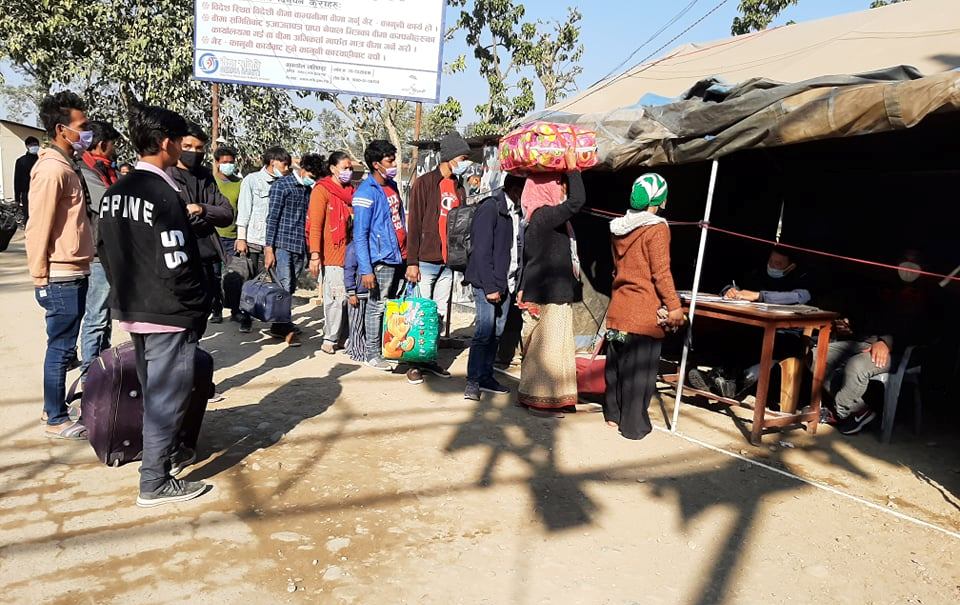 रोकिएन मुग्लान जानेको लर्को, घर बस्दा पेट पाल्नै झर्को