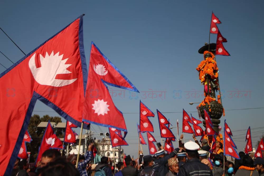 एक्लै छन् पृथ्वी