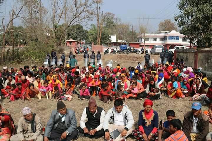 खेतीयोग्य जमिन माग्दै दैलेखका वादी समुदायद्वारा मुख्यमन्त्री कार्यालयअघि धर्ना 