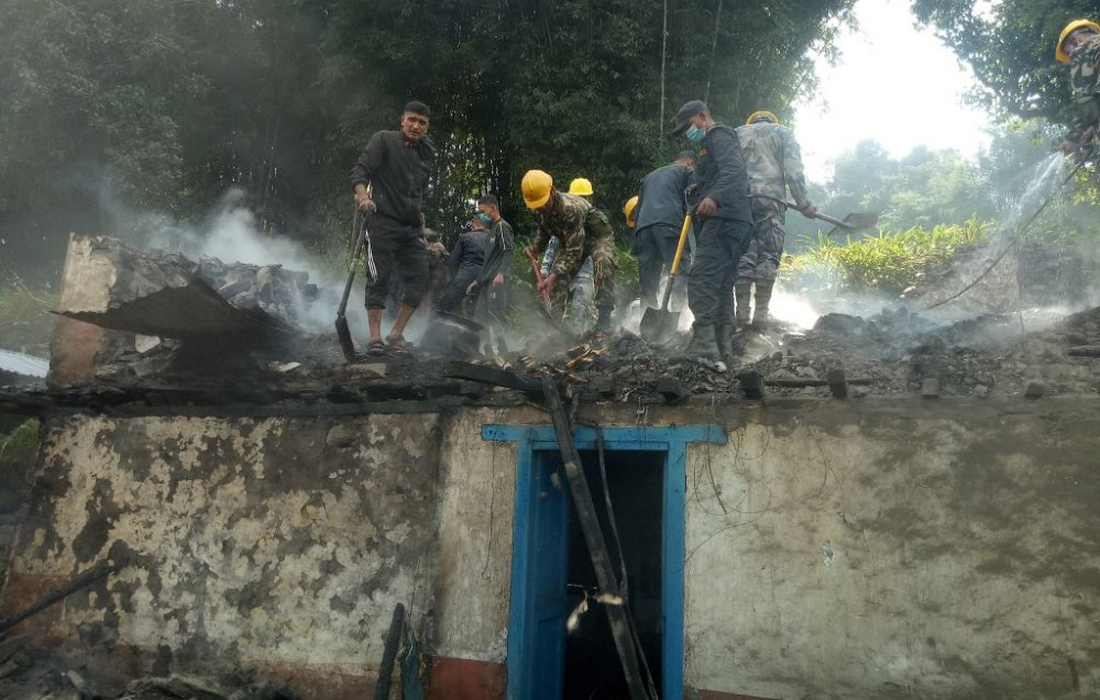 सल्यानमा आगलागीबाट तीन घरमा क्षति