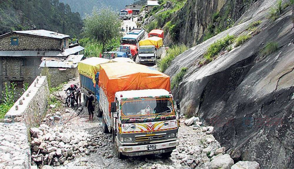 होस नै उड्ने कर्णाली राजमार्ग : दुई वर्षमा ४४ दुर्घटना, १८ जनाको मृत्यु  