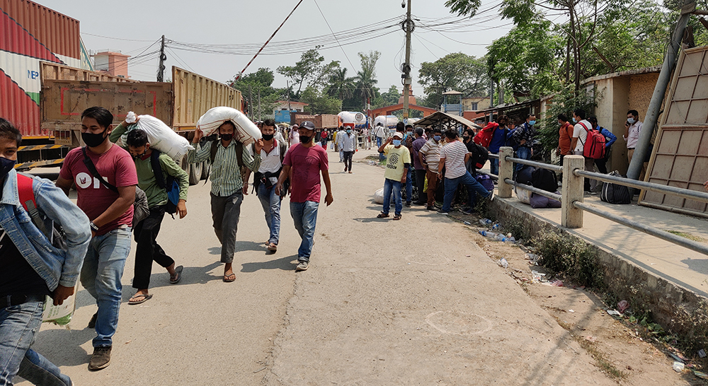 अनुहार हेरेर बेलहियाबाट नेपाल प्रवेश, सीमाबाटै हराउँछन् कोरोना पोजेटिभ