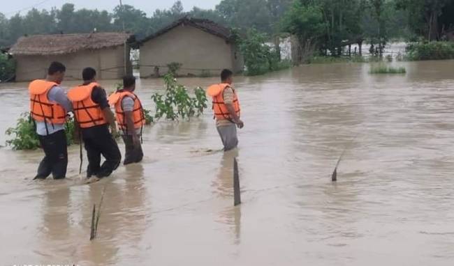 बाढी बस्तीमा पसेपछि ३० घर परिवार विस्थापित