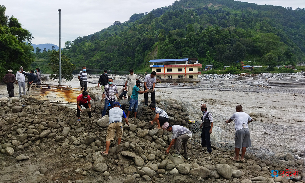 मेलम्ची संरक्षण गर्ने स्थानीय प्रयास निरर्थक, नाकाबन्दीमा हेलम्बु र पाँचपोखरी