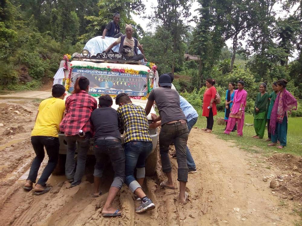 ३० वर्षदेखि चुनावी नारा बन्यो तर, सडक बनेन 