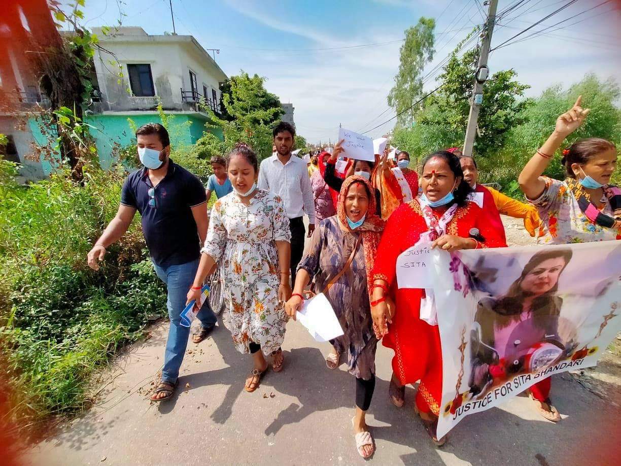 सीता भण्डारी प्रकरण: आत्महत्याका लागि बाध्य बनाएको आरोपमा श्रीमान् र आमाजू पक्राउ