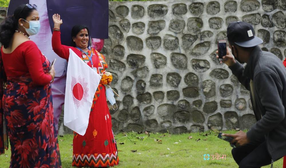 गोदावरीमा एमाले नेता कार्यकर्ताको फोटो सेसन (तस्बिरहरु)