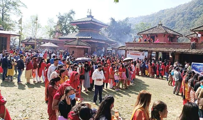 शिवरात्रिमा पोखरा आसपासका शिवालयमा भक्तजनको घुइँचो