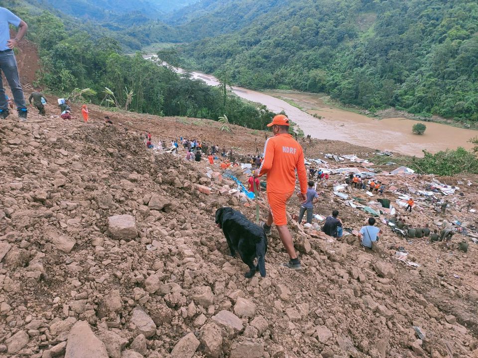 निर्माणाधीन रेलवेको भग्नावशेषमा पुरिएर १४ जनाको मृत्यु