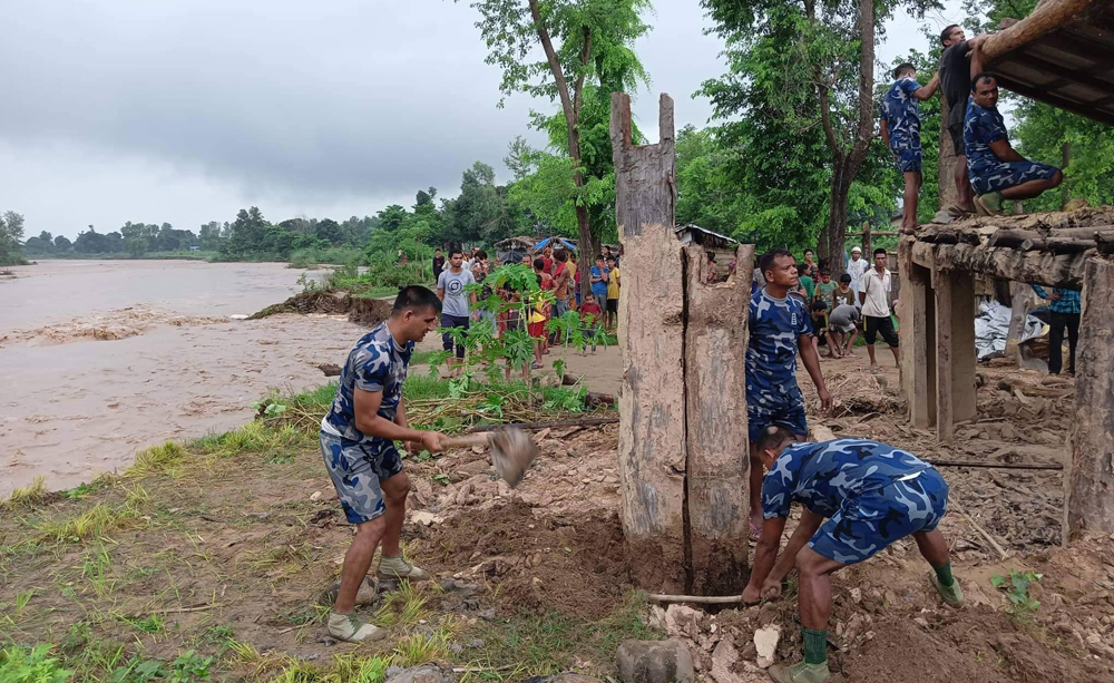 चौधर नदीको बाढी बस्ती पस्यो, गाउँ जोखिममा