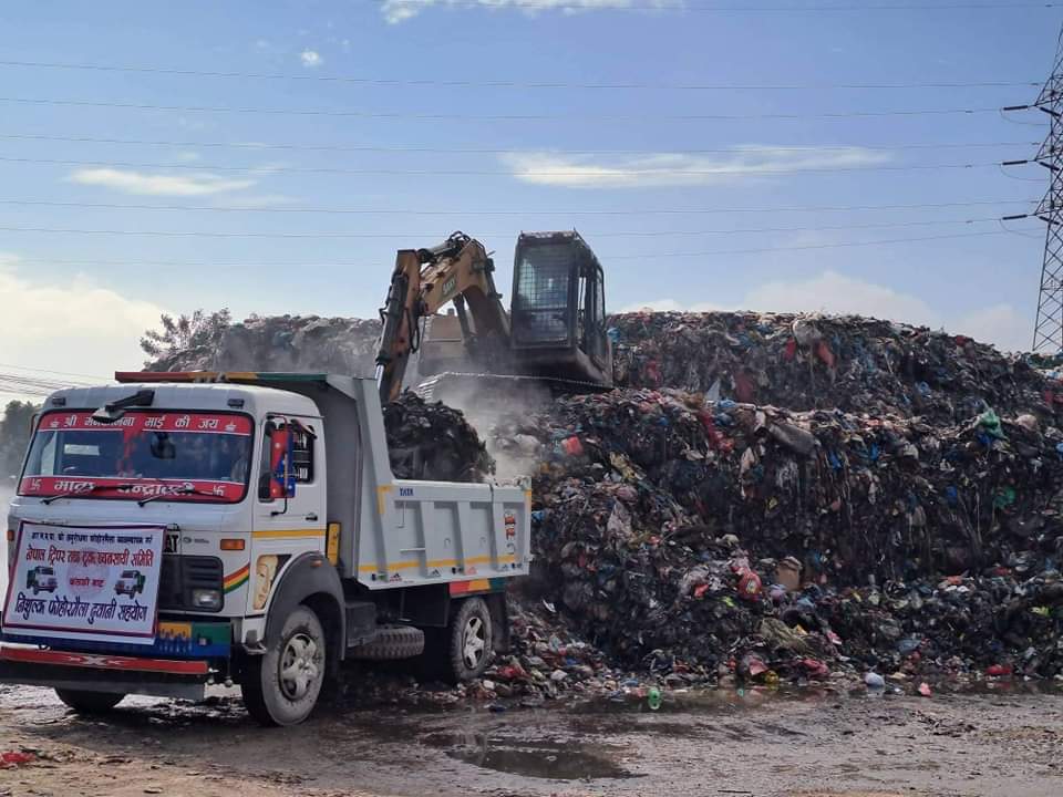 बन्चरेडाँडाको अवरोध हटेको पहिलो दिन २८४ ट्रक फोहोर पुग्यो