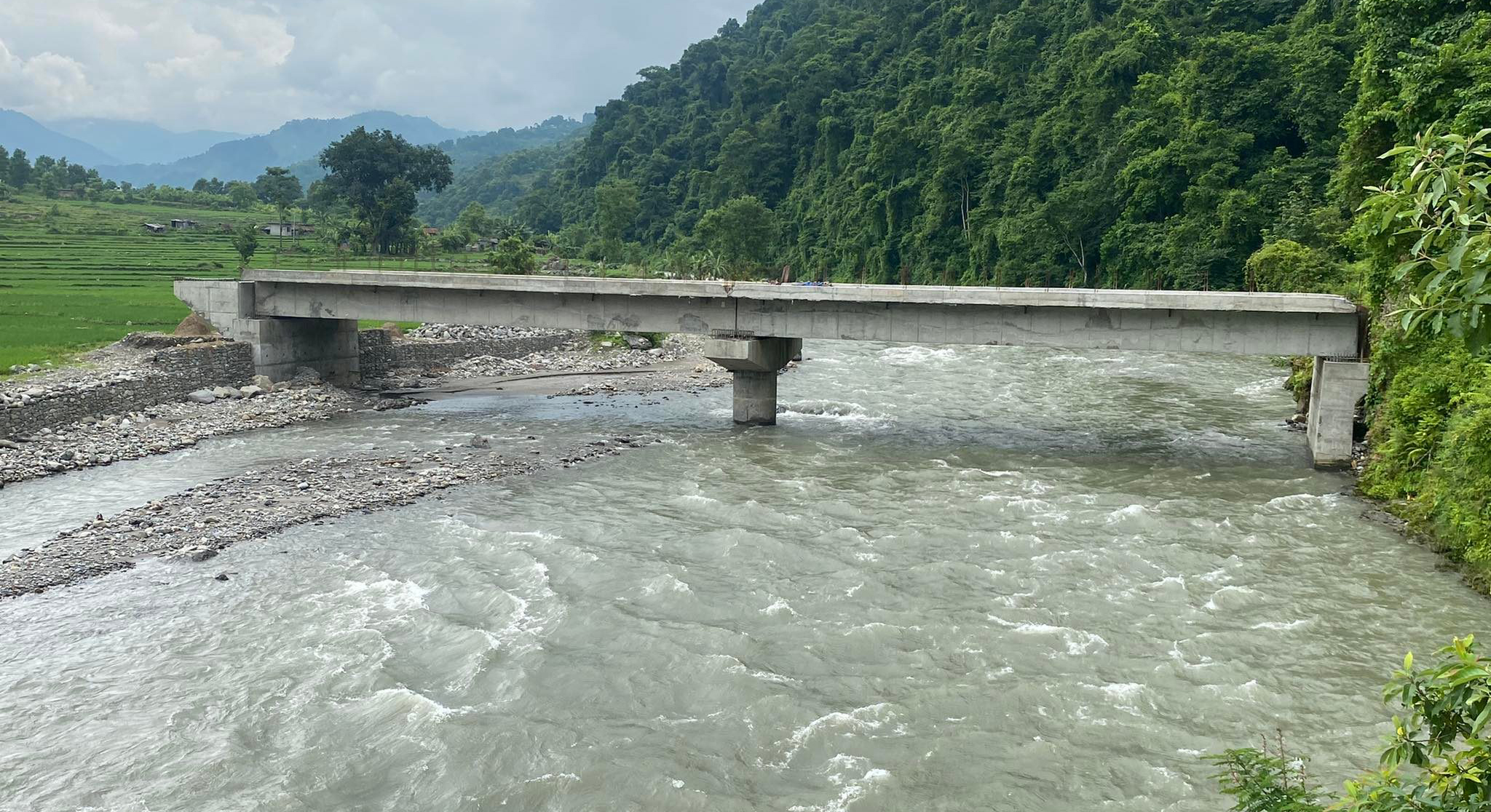 गोरखाको भाइरल पुल बनाउँदा भ्रष्टाचार भएको भन्दै प्रदेश सचिवसहित तीन जना विरुद्ध मुद्दा